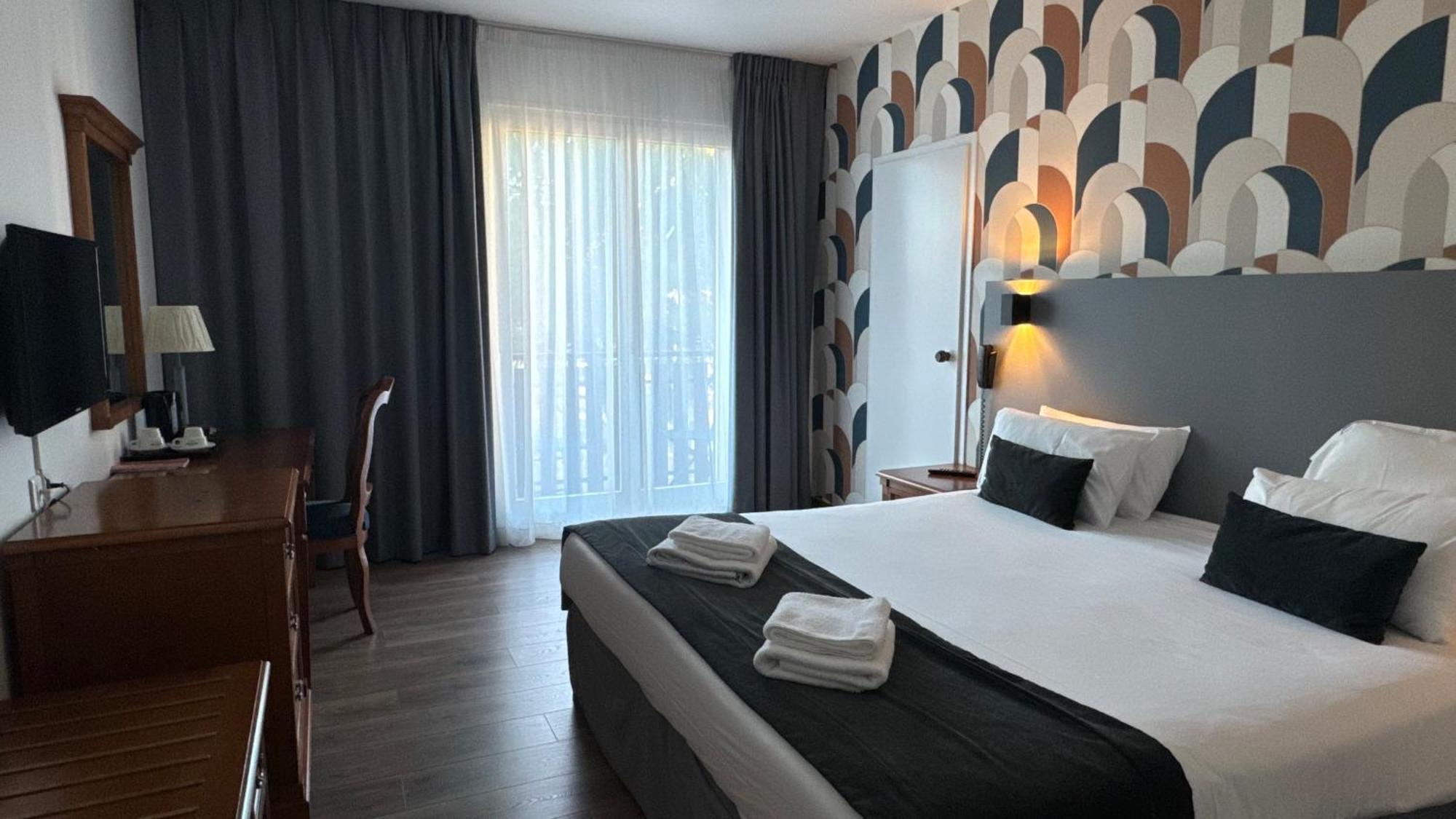 Hotel Le Bourgogne Evian-les-Bains Exterior photo