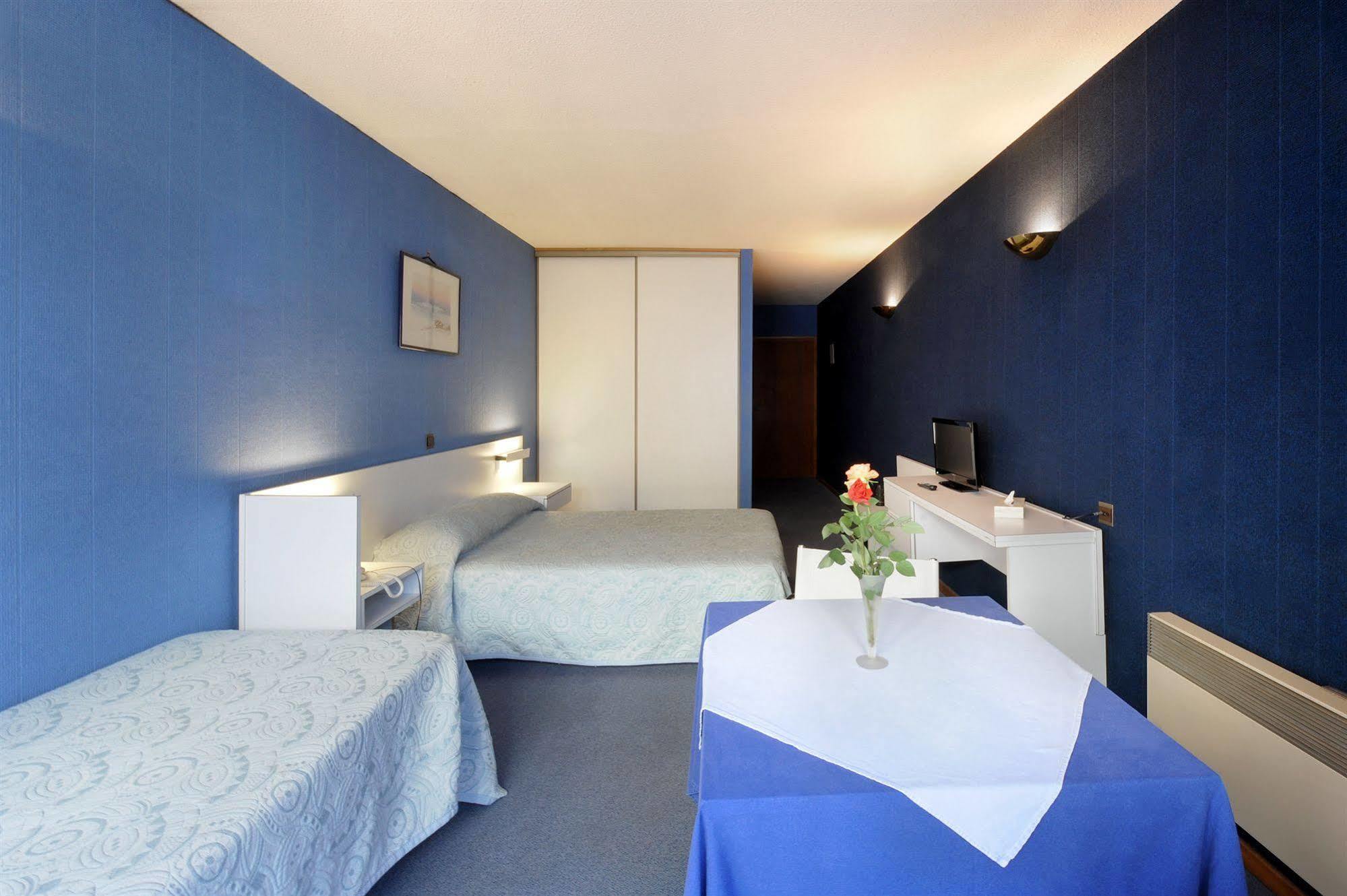 Hotel Le Bourgogne Evian-les-Bains Exterior photo